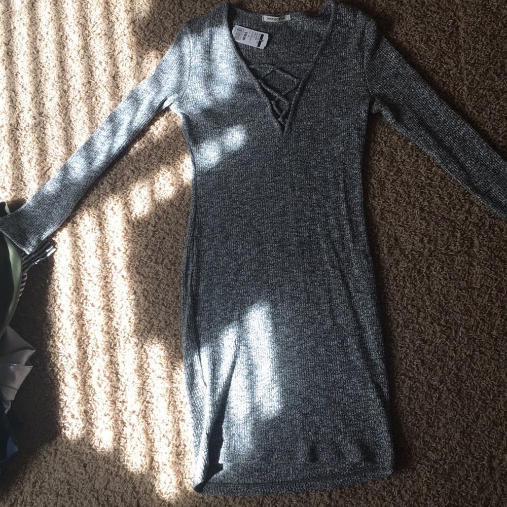 Adorable gray sweater dress w/ criss-cross detail